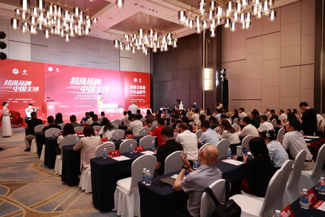 喜報 | 祝賀強輝品牌榮獲“陶瓷一線品牌”、“陶瓷十大品牌”雙料大獎